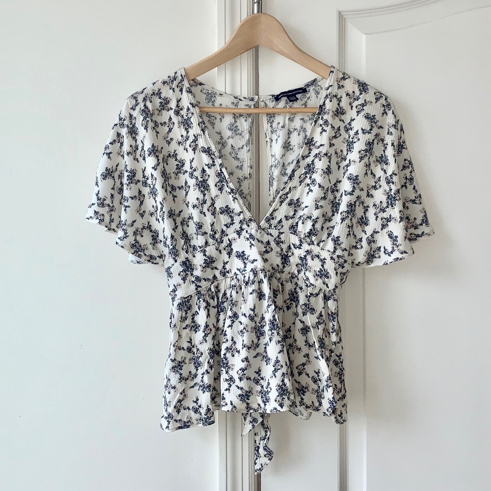 American Eagle Dainty Floral Print Top